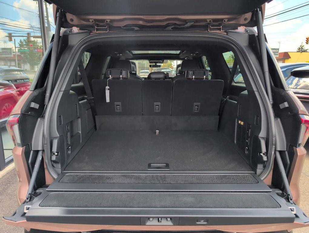 new 2025 Lincoln Navigator car, priced at $122,435