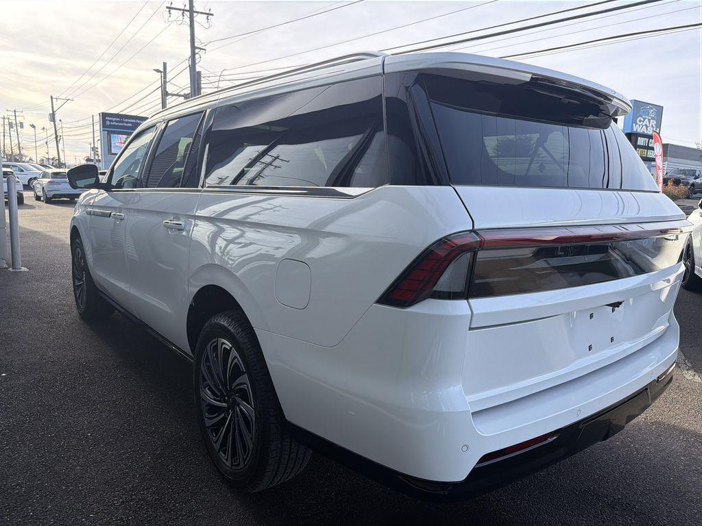 new 2025 Lincoln Navigator car, priced at $121,585