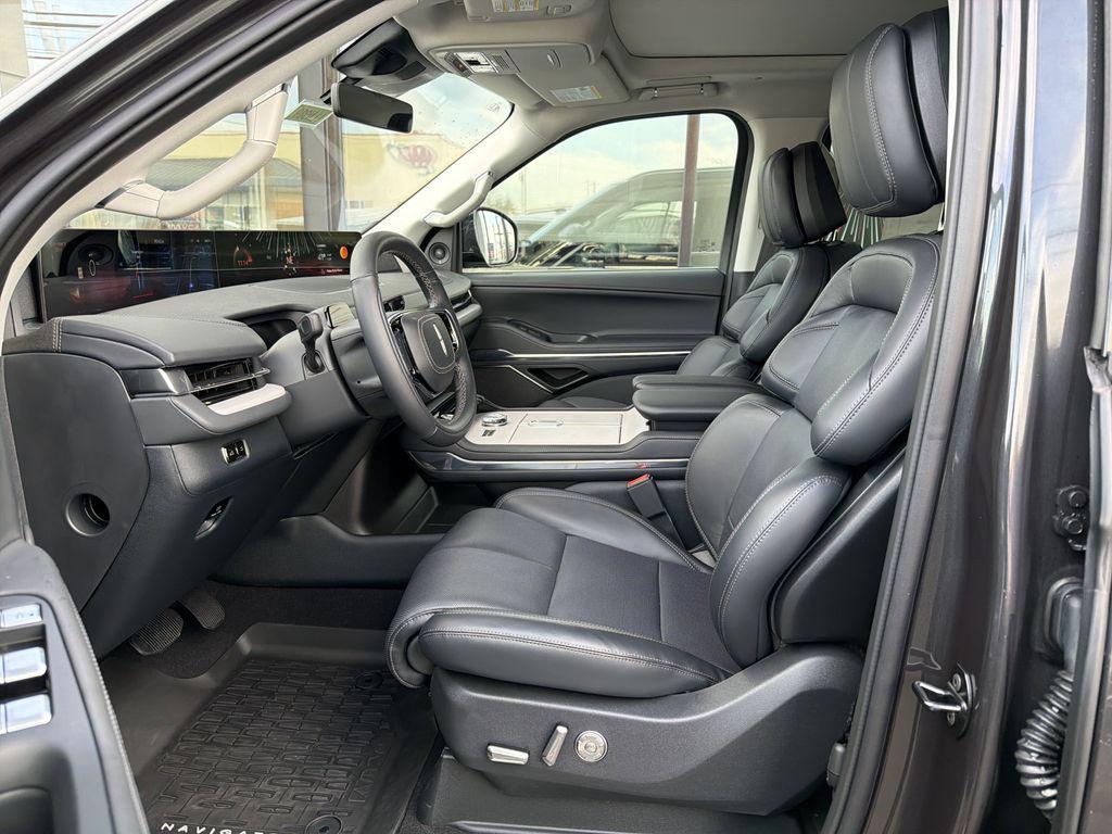 new 2025 Lincoln Navigator car, priced at $110,290