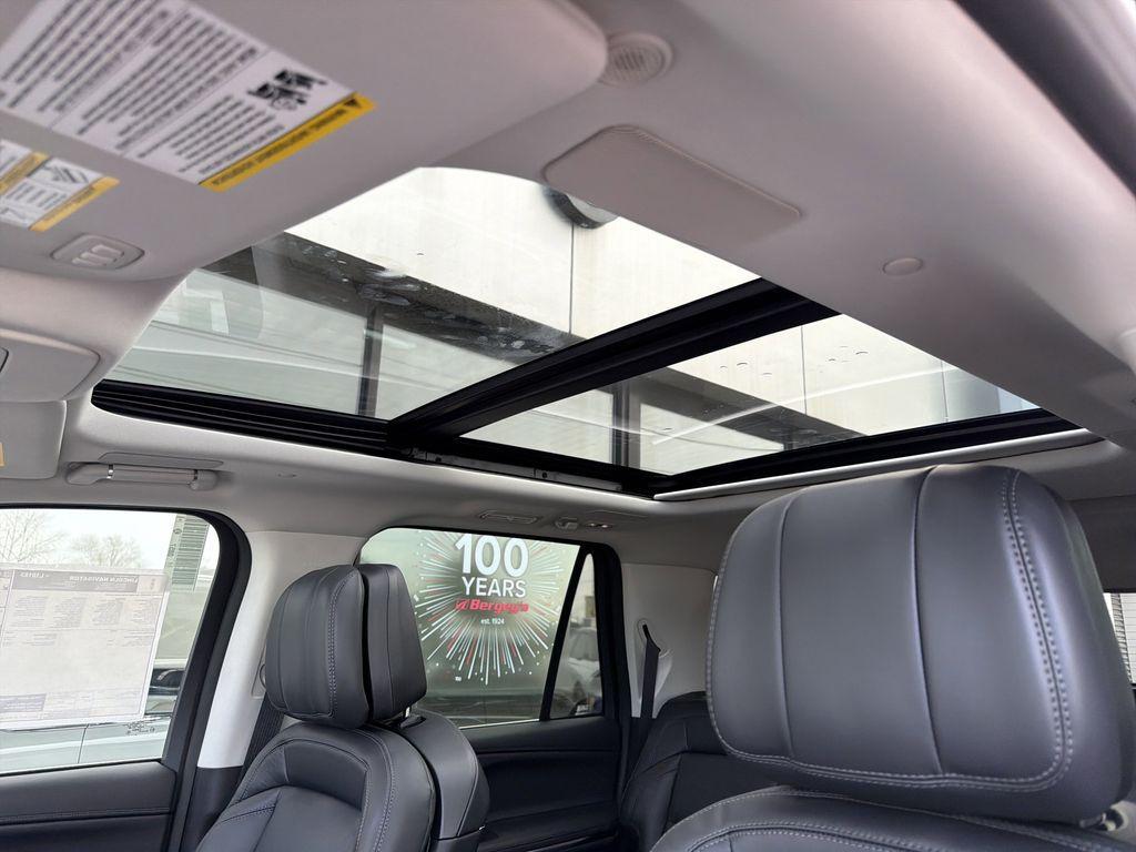 new 2025 Lincoln Navigator car, priced at $104,680