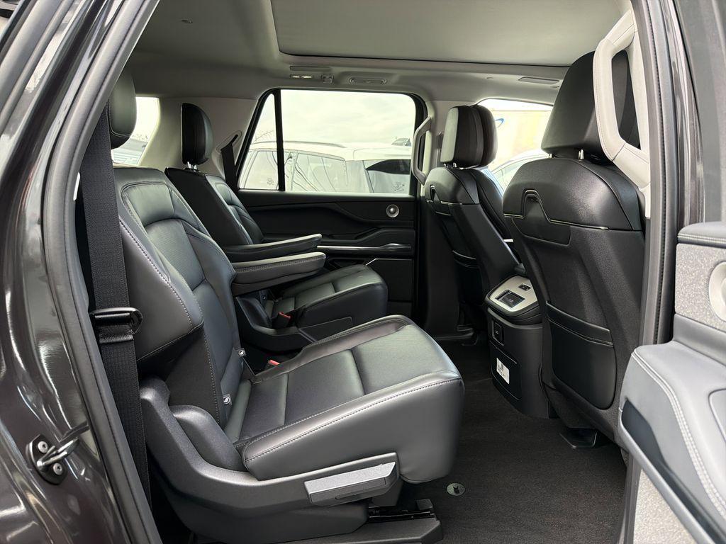 new 2025 Lincoln Navigator car, priced at $104,680