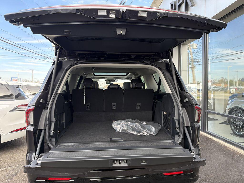 new 2025 Lincoln Navigator car, priced at $104,680