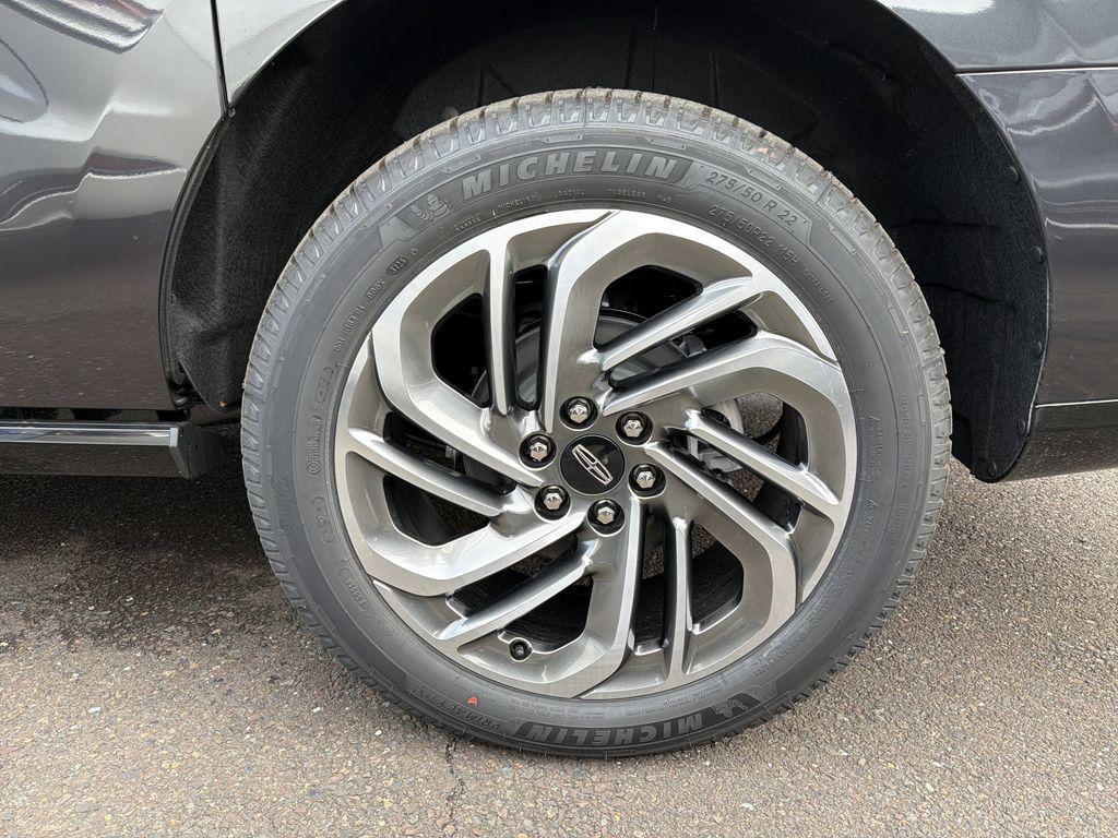 new 2025 Lincoln Navigator car, priced at $104,680