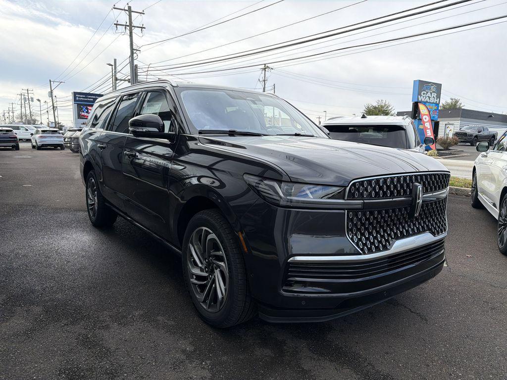 new 2025 Lincoln Navigator car, priced at $104,680