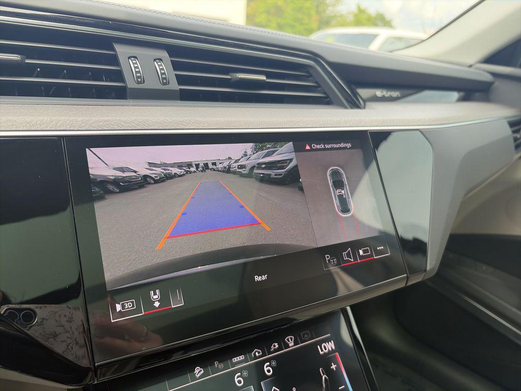 Audi Q8 e-tron view 29
