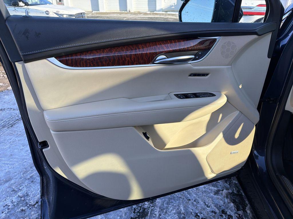 used 2018 Cadillac XT5 car, priced at $17,890