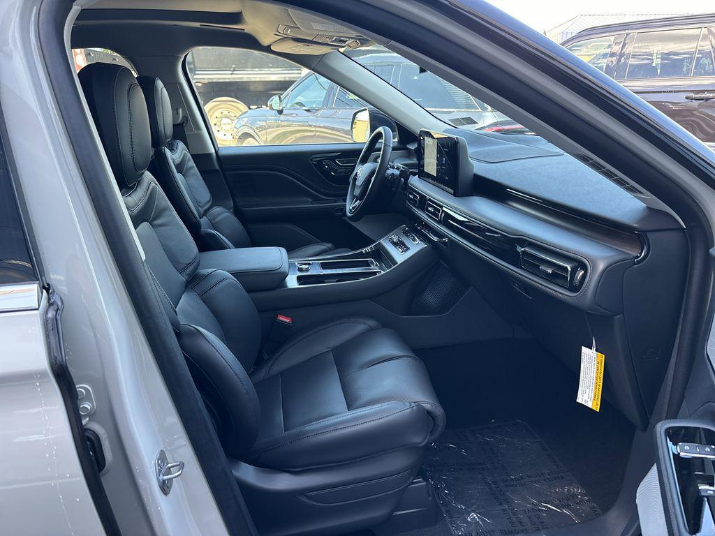 new 2025 Lincoln Aviator car, priced at $68,600