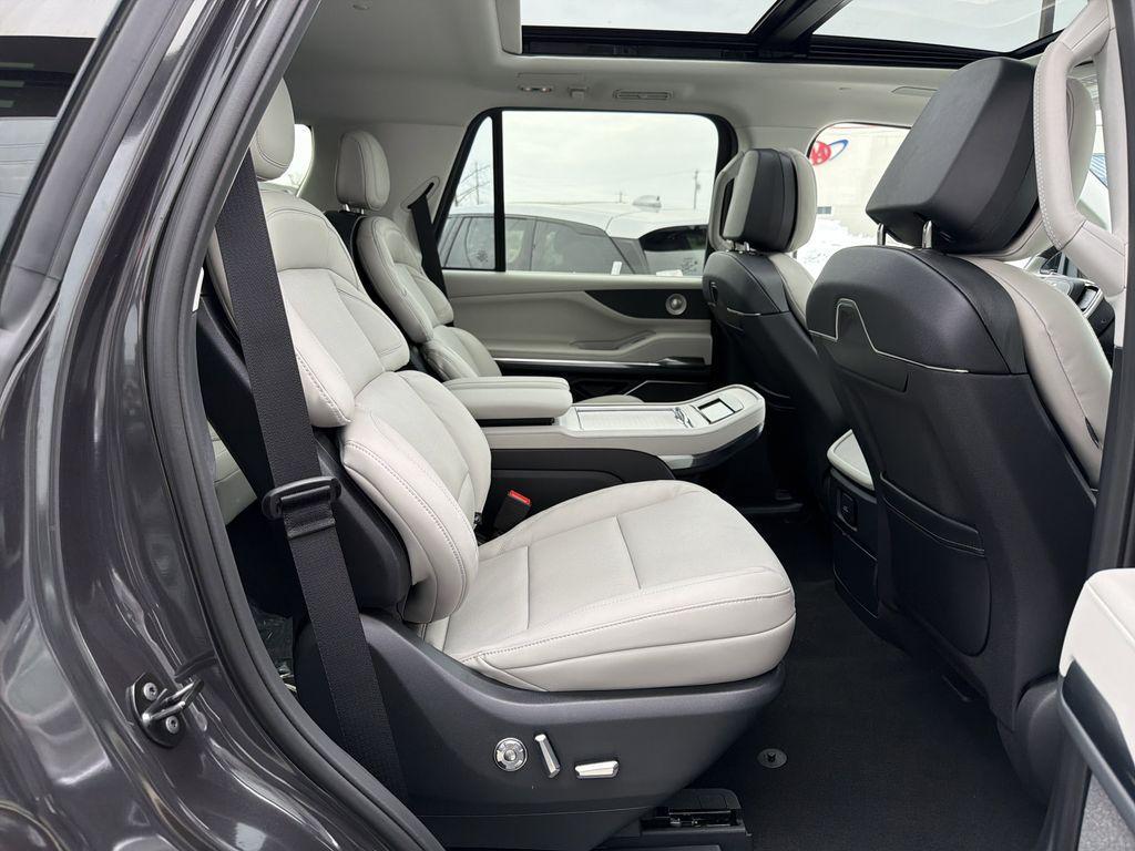 new 2025 Lincoln Navigator car, priced at $103,840