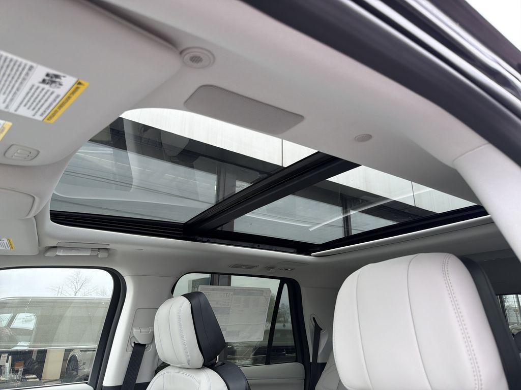 new 2025 Lincoln Navigator car, priced at $103,840