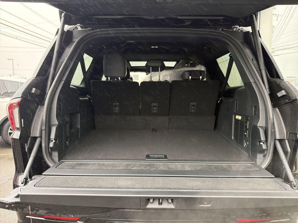new 2025 Lincoln Navigator car, priced at $114,303