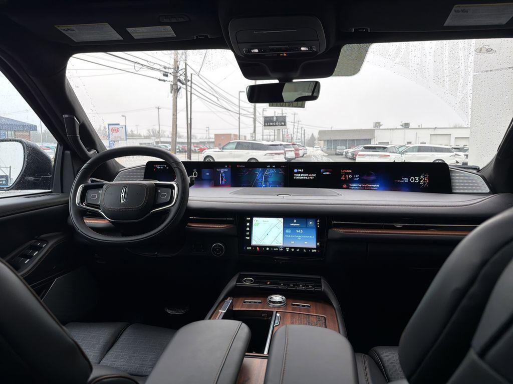 new 2025 Lincoln Navigator car, priced at $114,303