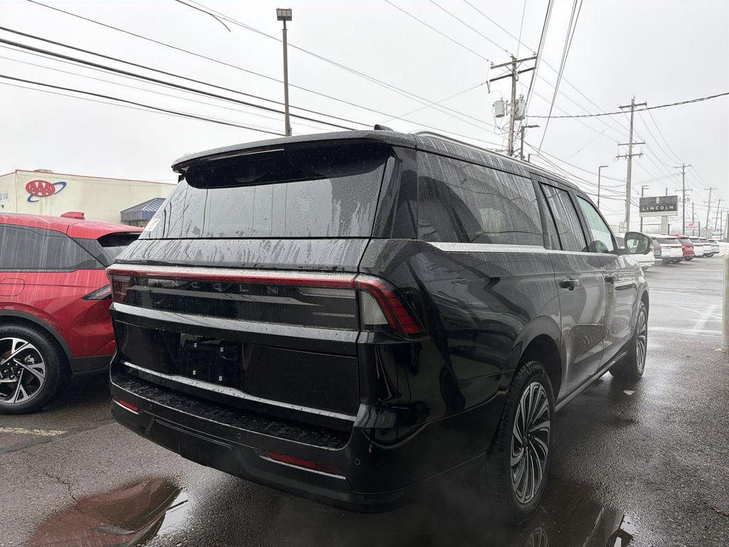 new 2025 Lincoln Navigator car, priced at $114,303