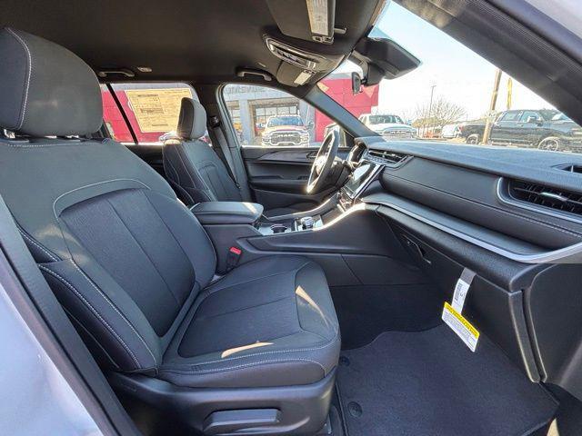 new 2025 Jeep Grand Cherokee car, priced at $32,880