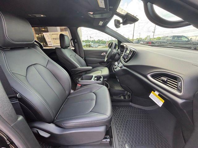 new 2025 Chrysler Voyager car, priced at $33,684