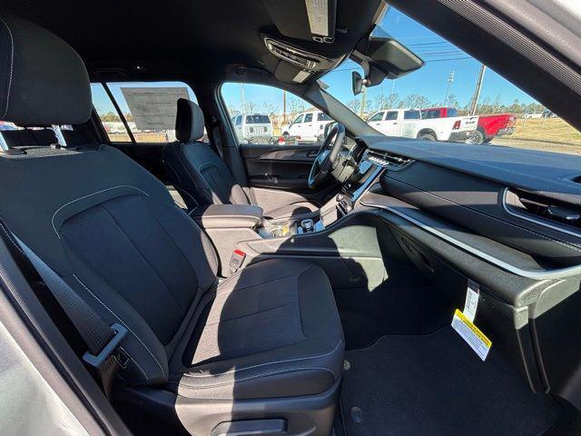 new 2025 Jeep Grand Cherokee car, priced at $31,475