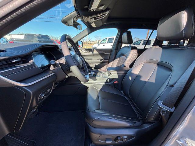 new 2025 Jeep Grand Cherokee car, priced at $42,479