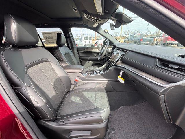 new 2026 Jeep Grand Cherokee car, priced at $40,425