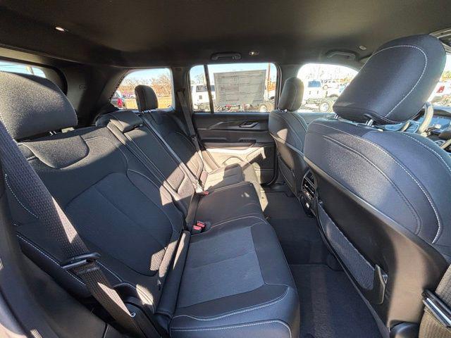 new 2025 Jeep Grand Cherokee car, priced at $33,270