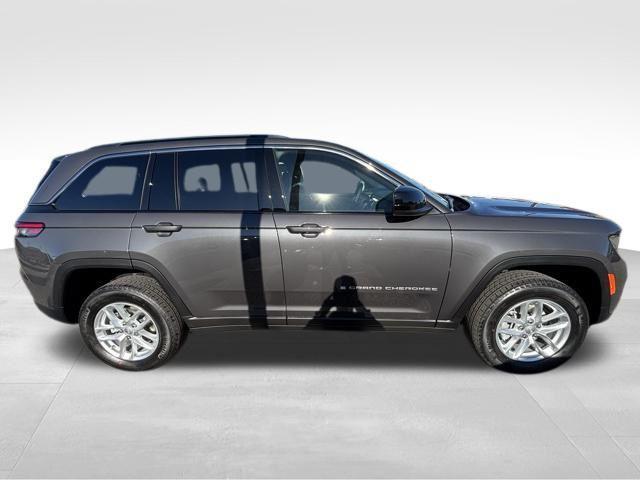 new 2025 Jeep Grand Cherokee car, priced at $33,270
