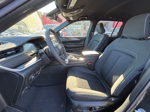 new 2025 Jeep Grand Cherokee car, priced at $33,270