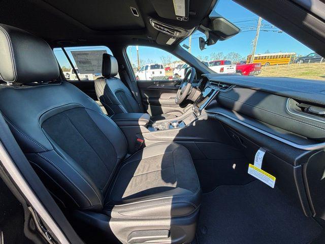 new 2025 Jeep Grand Cherokee car, priced at $38,080