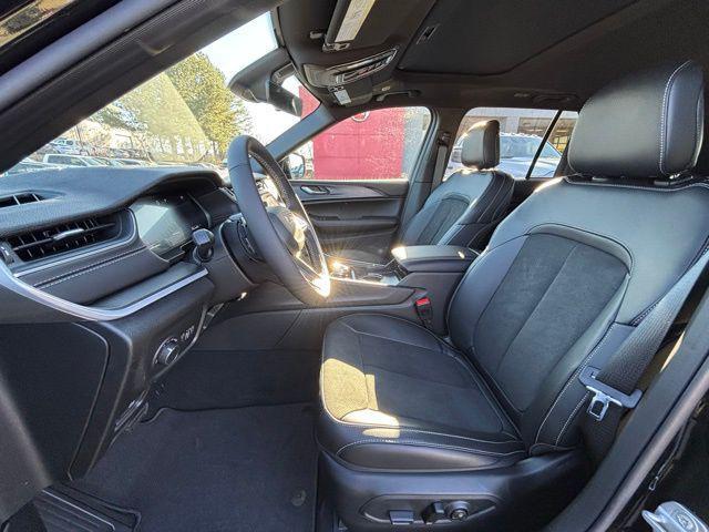 new 2025 Jeep Grand Cherokee car, priced at $38,080