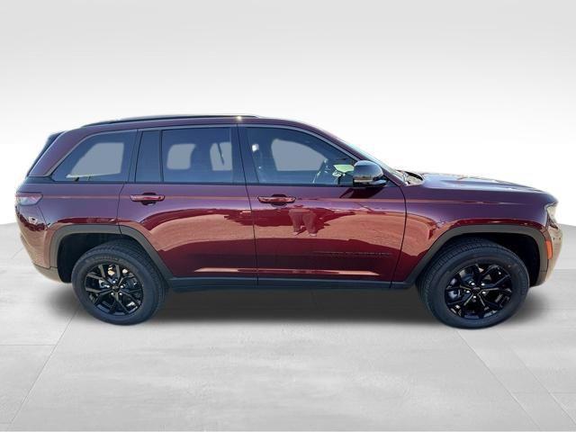 new 2026 Jeep Grand Cherokee car, priced at $47,925