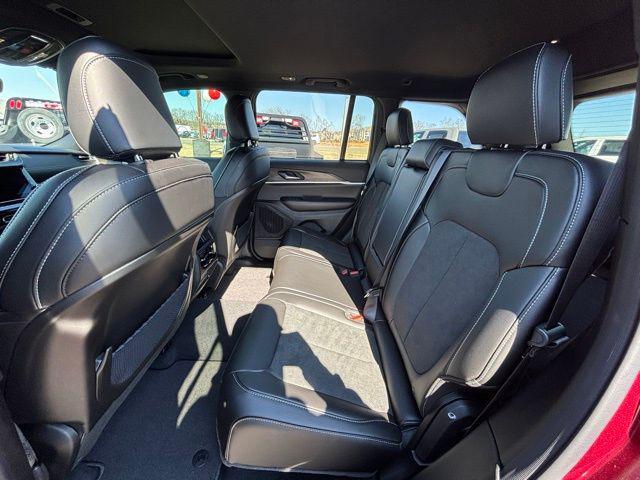 new 2026 Jeep Grand Cherokee car, priced at $47,925