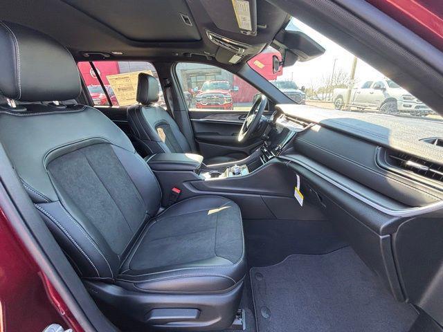 new 2026 Jeep Grand Cherokee car, priced at $47,925