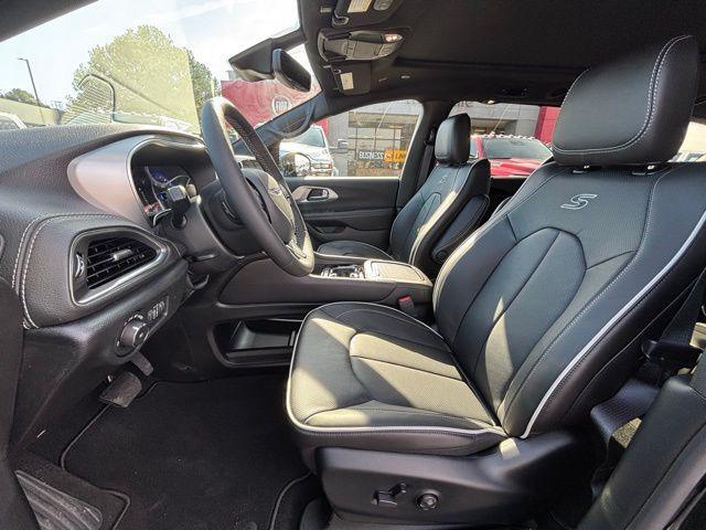 new 2026 Chrysler Pacifica car, priced at $43,745