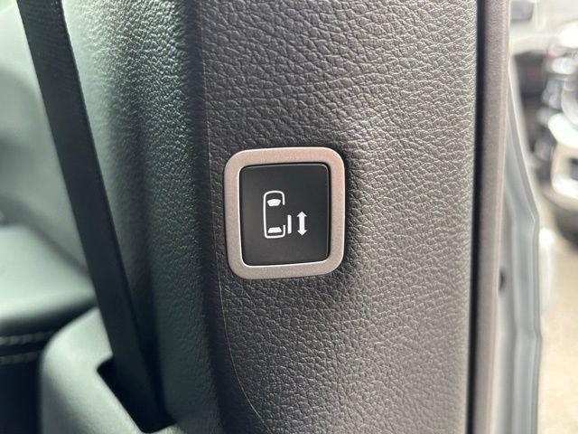 new 2026 Chrysler Pacifica car, priced at $37,635