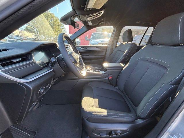 new 2025 Jeep Grand Cherokee car, priced at $33,270