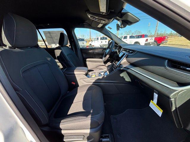 new 2025 Jeep Grand Cherokee car, priced at $32,675