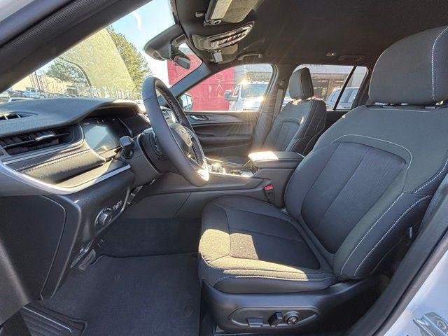 new 2025 Jeep Grand Cherokee car, priced at $32,675