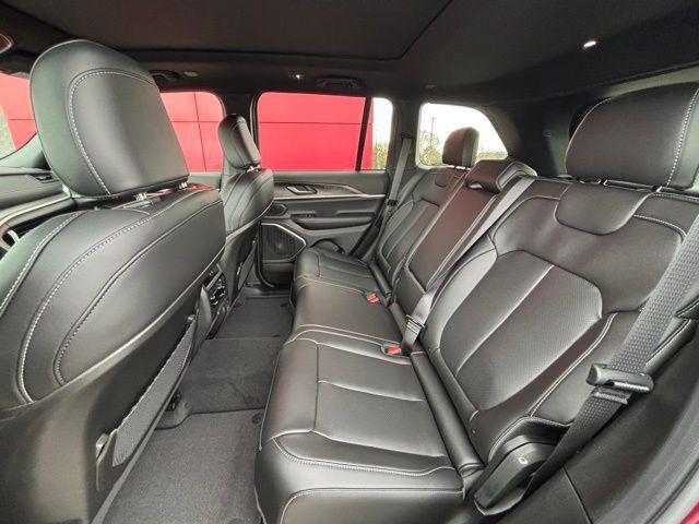 new 2026 Jeep Grand Cherokee car, priced at $47,829