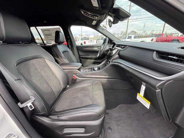 new 2025 Jeep Grand Cherokee car, priced at $33,229