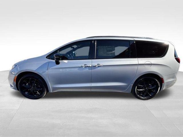 new 2026 Chrysler Pacifica car, priced at $39,079