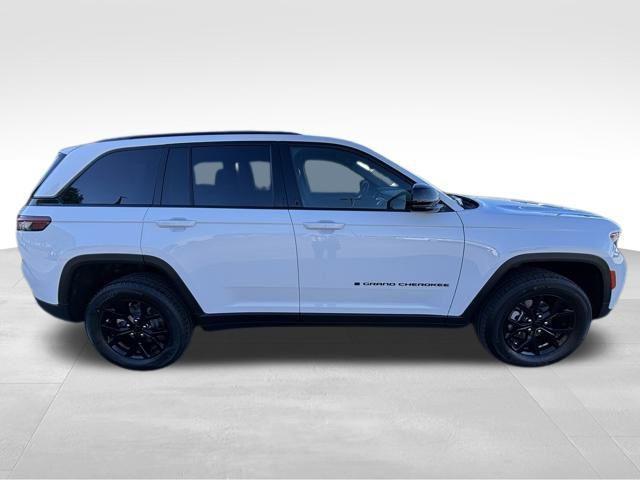 new 2025 Jeep Grand Cherokee car, priced at $43,735