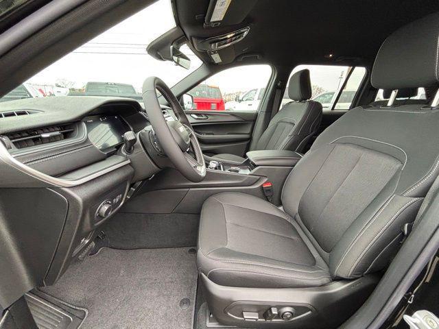 new 2025 Jeep Grand Cherokee car, priced at $28,569