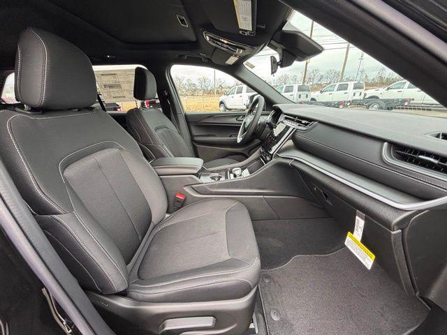 new 2025 Jeep Grand Cherokee car, priced at $34,720