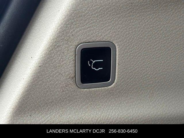 used 2017 Chrysler Pacifica car, priced at $9,998