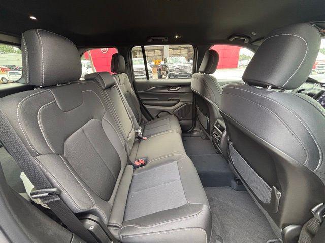 new 2025 Jeep Grand Cherokee car, priced at $31,004