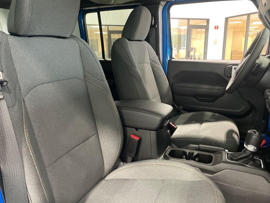 new 2025 Jeep Wrangler car