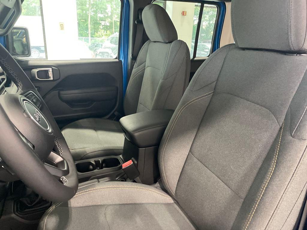 new 2025 Jeep Wrangler car