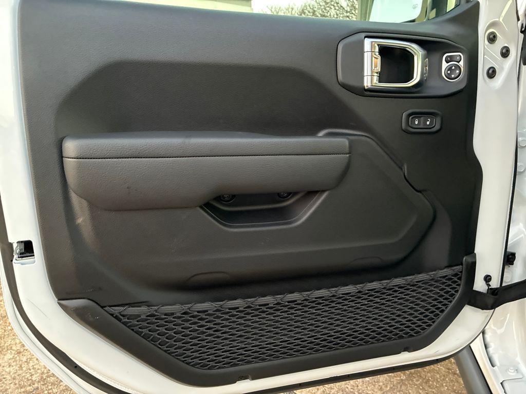 new 2026 Jeep Gladiator car, priced at $49,880