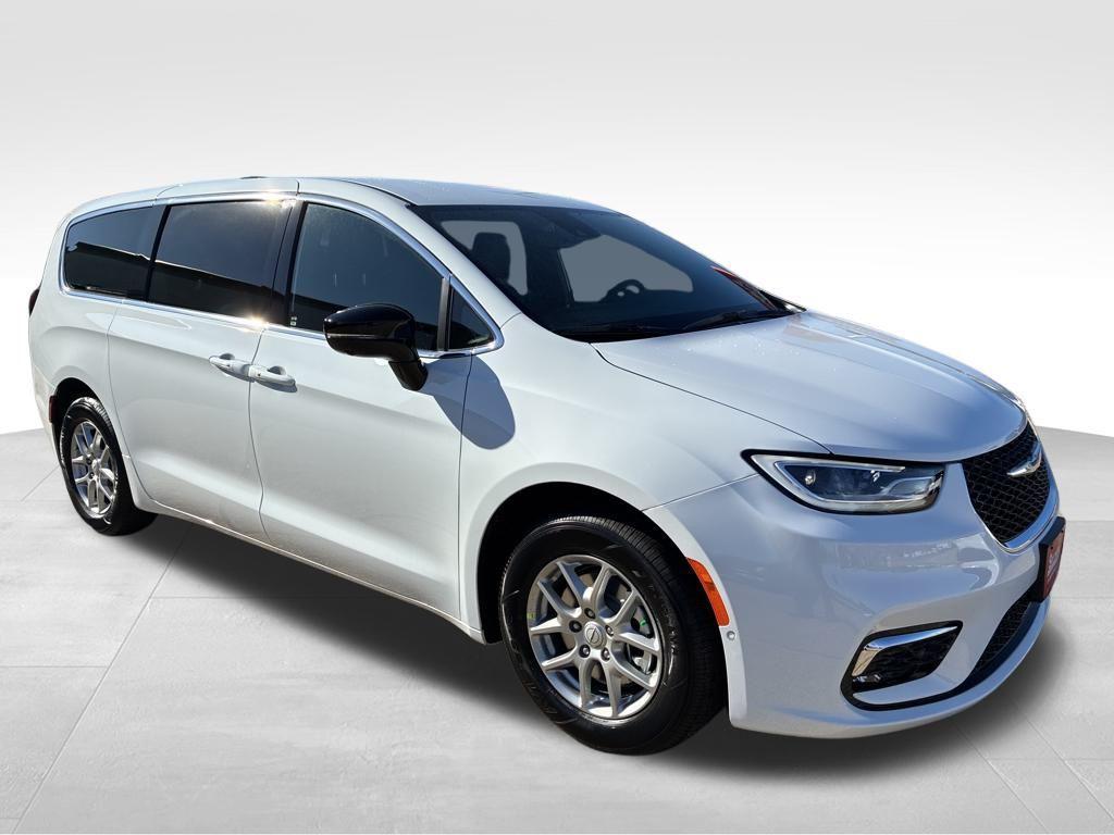 new 2026 Chrysler Pacifica car, priced at $39,873