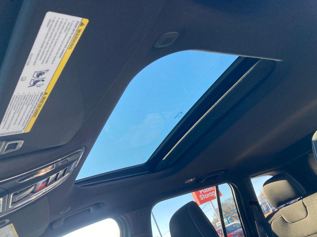 new 2025 Jeep Grand Cherokee car, priced at $38,275