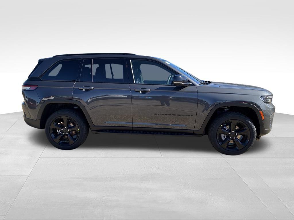 new 2025 Jeep Grand Cherokee car, priced at $43,536