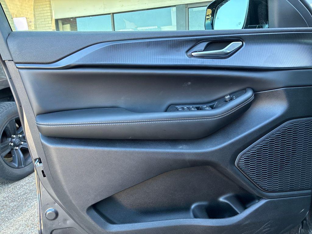 new 2025 Jeep Grand Cherokee car, priced at $43,536