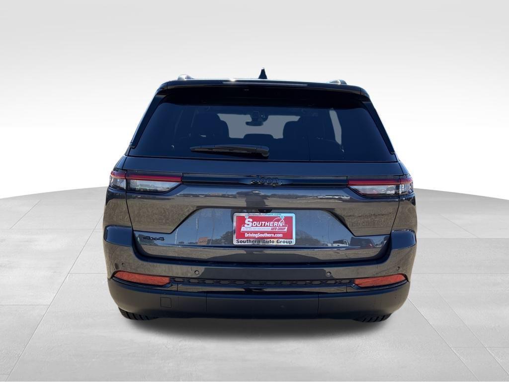 new 2025 Jeep Grand Cherokee car, priced at $43,536
